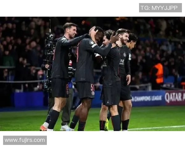 西甲激战曼联大胜里昂六球狂潮中帽子戏法点燃全场激情