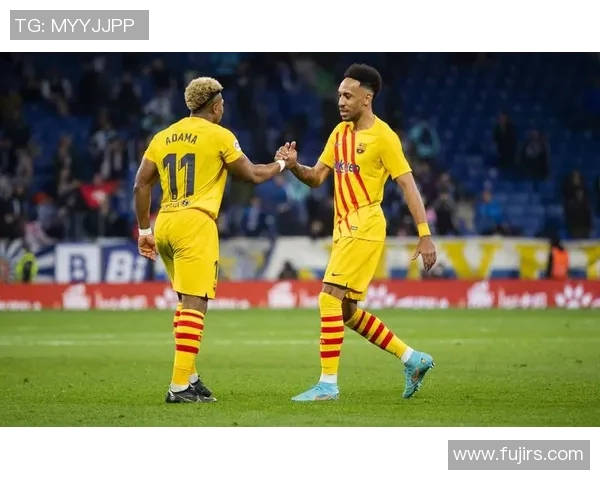 欧联杯精彩对决巴萨与热刺战成平局引发全场热烈反响 欧联杯精彩对决巴萨与热刺战成平局引发全场热烈反响